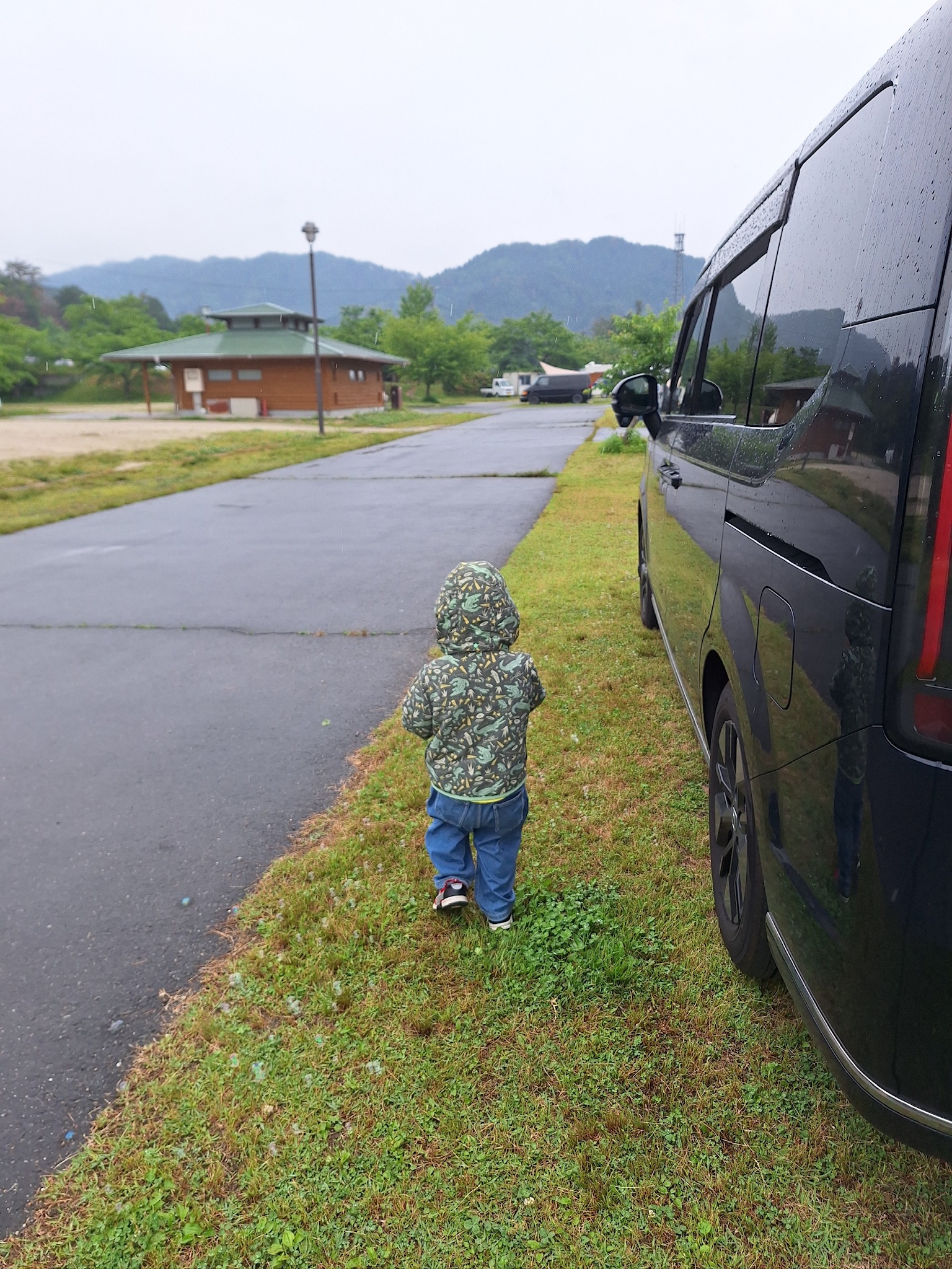 【雨キャンプ初心者必見!】快適に過ごすコツとおすすめアイテム